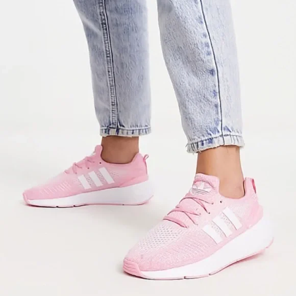 ADIDAS Swift Run 22 Women size
9 Sneaker PINK Sneaker
Lightweight Summer - Picture 2 of 11